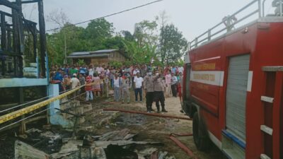 Sijago merah habisi 1 Rumah hingga tinggal bentuk Panggung di Balige.