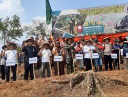 Dalam Rangka Mendukung Program Ketahanan Pangan, Kapolres Sumedang Ikuti Kegiatan Penanaman Jagung Di Makodim 0610 Sumedang