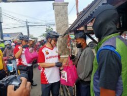 Meriahkan HUT RI ke 77, Kapolres Sumedang Gelar Fun Bike Dan Bagikan Bansos Kepada Ojeg Pangkalan Serta Pedagang