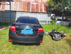 Sedan vios dan Roda dua Honda Beat serempet Sedan karna kurang hati-hati dijalan raya.