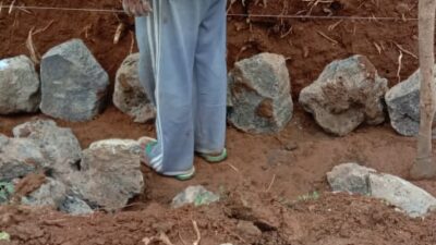 Pembangunan Drainase DPUTR Kabupaten Subang di Kampung Cigadog Terkesan Pengerjaannya Tidak Serius