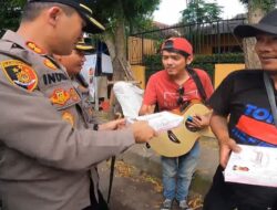 Jum’at Berkah Polres Sumedang Bagi Bagi Makanan Ke Masyarakat