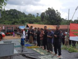 Polri Gelar Salat Jumat dan Salat Gaib Berjamaah di Lokasi Gempa Cianjur