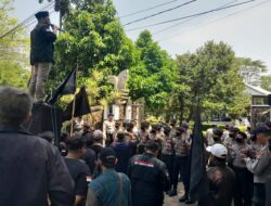 UNJUK RASA LSM PENDEKAR SUBANG BERUJUNG SUMPAH POCONG