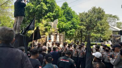 UNJUK RASA LSM PENDEKAR SUBANG BERUJUNG SUMPAH POCONG