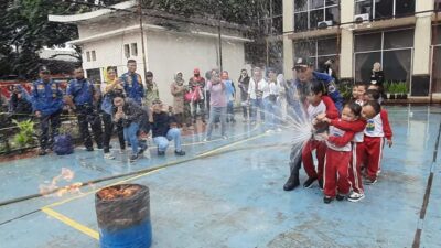 Pengenalan Bahaya Kebakaran Sejak Dini Lewat Sosialisasi Profesi Damkar Kota Cimahi Kepada Siswa TK