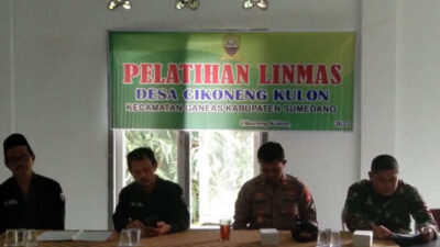 Sinergitas TNI-POLRI Laksanakan Pembinaan Kepada Linmas Desa Cikoneng Kulon