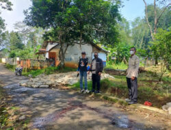 Warga Keluhkan Adanya Tumpukan Bangkai Ayam, Bhabinkamtibmas Polsek Situraja Sigap Tindak Lanjuti Laporan Warga