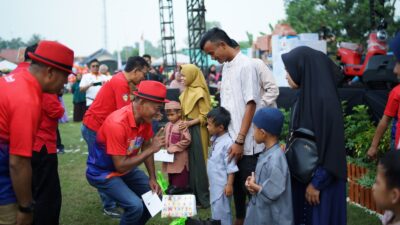 Kang Jimat Buka Khitanan Massal di Kecamatan Patok Beusi