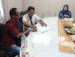 Kadisnakertrans Karawang Di guruduk Gerakan Pengangguran Karawang (GEPREK)