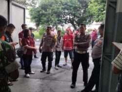 Sebuah Pabrik Peleburan Biji Plastik Terbakar di Bogor