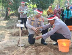 Polda Jateng Gelar Bakti Sosial Penghijauan di Lokasi Penyangga Air Kota Semarang