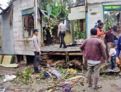 Akibat Angin Puting Beliung Rumah Warga Tertimpa Pohon Kemiri 1 Orang Tewas