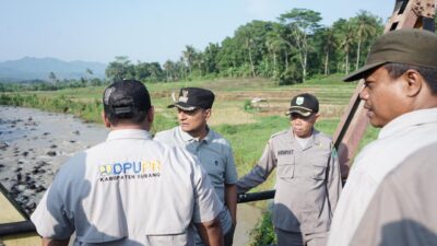 Pj Bupati Subang Tinjau Jembatan Sungai Cilamatan di Desa Sukahurip-Cijambe: Cepat Lakukan Antisipasi