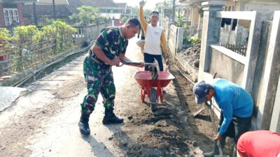 Babinsa Desa Jambu Koramil 1007/Congeang Kodim 0610/Sumedang Laksanakan Karya Bhakti