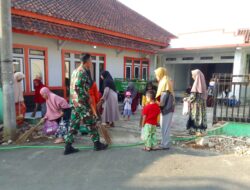 Babinsa Desa Cibugel Koramil 1015/Cibugel Kodim 0610/Sumedang Serda Wayan Laksanakan Giat Karya Bakti