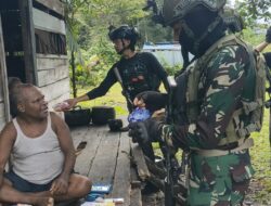 Komsos Rumah Ke Rumah, Prajurit Koops Habema Disambut Gembira Warga Ginid