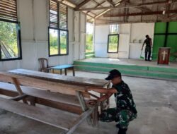 Satgas Pamtas RI-Malaysia Yonzipur 5/ABW Gotong Royong Pembersihan Gereja di Sungai Kelik