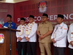 Paslon Bupati Dan Wakil Bupati Iyos Somantri Dan Zaenul Mendaftar Ke KPU Sukabumi