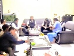 Keluarga Kadis Perhubungan Taput Jamu JTP Dan Rombongan Makan Bersama