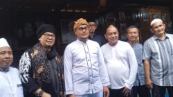 Dihadiri Azis Gagap, Ratusan Anak Yatim Piatu Terima Santunan dari Kades Wanajaya