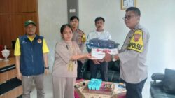 Camat Palabuhanratu Deni Yudono Didampingi Unsur Forkompimcam Tinjau Bencana Pergerakan Tanah Di Citarik Dan Memberikan Bantuan